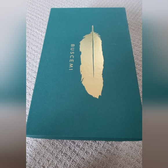 NWT Buscemi 40 MM Bow Numbuck in Litchi - Picture 10 of 12